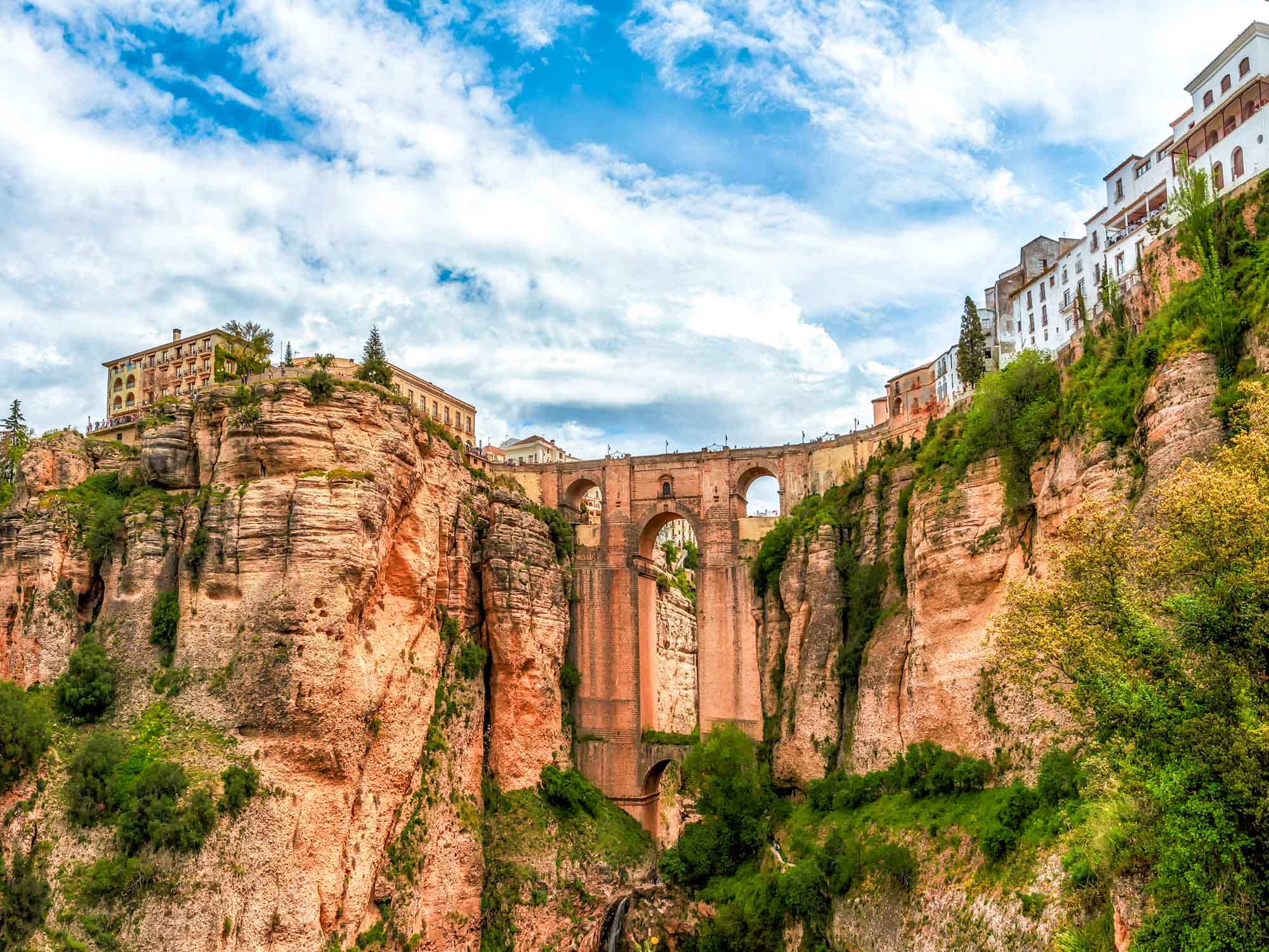 Vistas de un puente de España